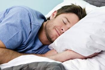 Вредна или полезна любимая поза для сна?